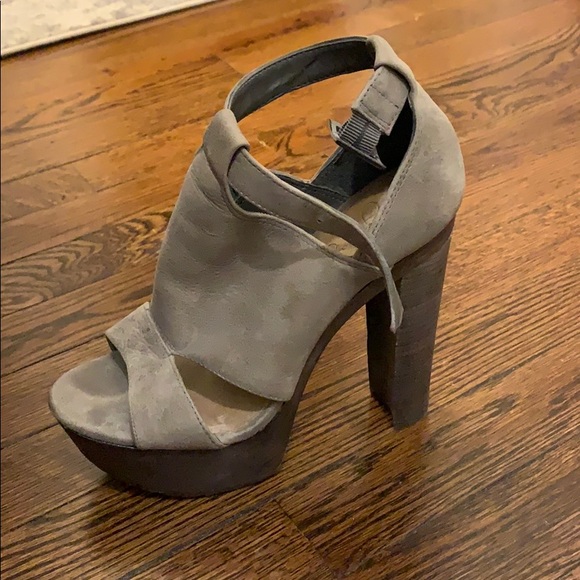 Jessica Simpson platform heels - Picture 7 of 7